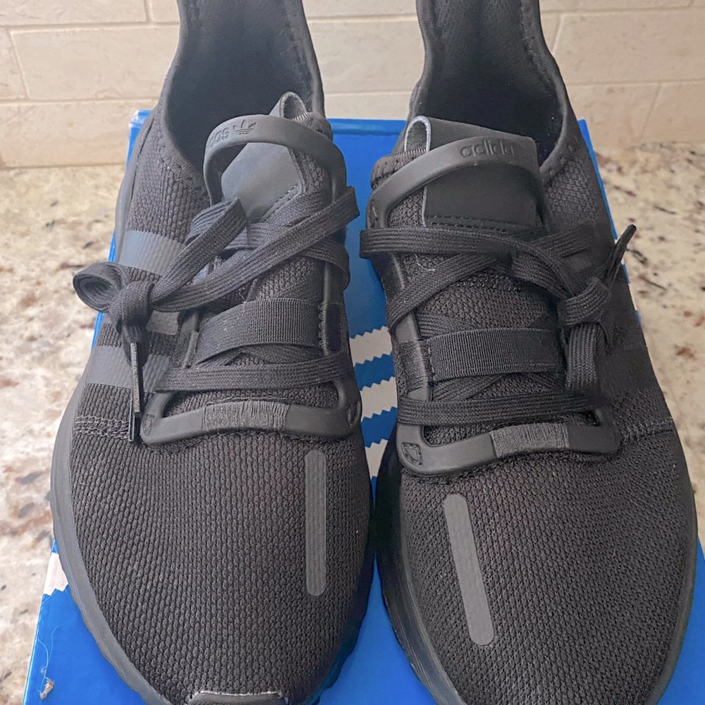 U_ Path Run J Black Adidas youth